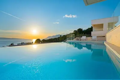 Bazen u objektu Seaview villa with Wellness, Dreams Of Dalmatia I ili u blizini