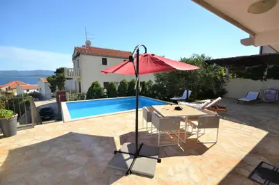 Bazen u objektu Villa Magalia ili u blizini