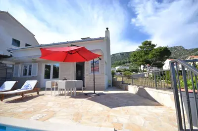 Pogled na planine ili pogled na planine iz vila