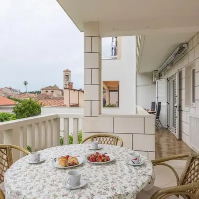 Apartment in Hvar town historic center