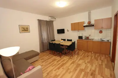 Kuhinja ili čajna kuhinja u objektu Apartments in a quiet neighborhood