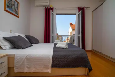 Krevet ili kreveti u jedinici u objektu Ivana - Sea view apartment with garage