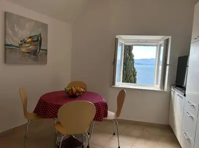 TV i/ili zabavni centar u objektu Centrum Bol Apartment - One Minute from the Sea