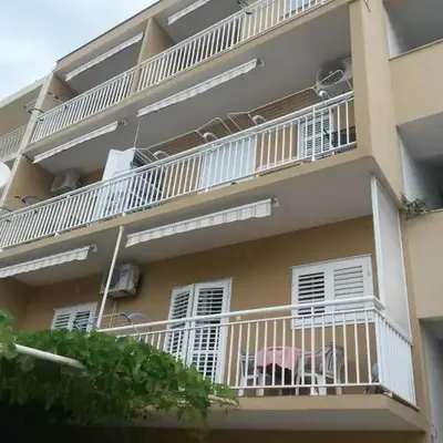 Apartments with parking space Makarska - 21353