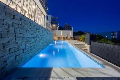 Bazen u objektu Villa M apartment Podstrana-private pool 30 m2 ili u blizini