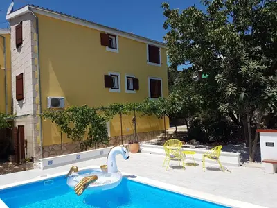 Bazen u objektu Apartment Kova ili u blizini