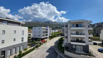 Pogled na planine ili pogled na planine iz apartmana