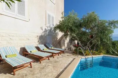Bazen u objektu Villa Lukrecia - Stone Villa with Pool & Sea Views I Supetar, Brač ili u blizini