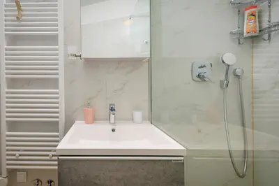 Kupaonica u objektu Apartman Oliva and Studio Delux for a family with swiming pool, free parking, terace with view at the sea