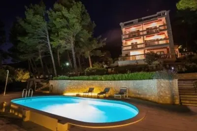 Bazen u objektu Apartment 1 ili u blizini