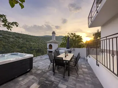 Pogled na planine ili pogled na planine iz vikendica