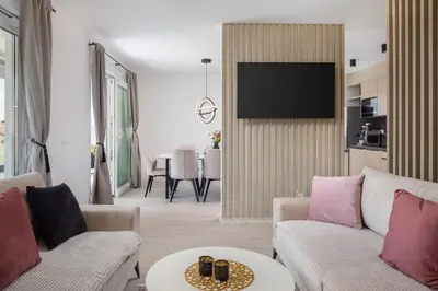 TV i/ili zabavni centar u objektu La Suites