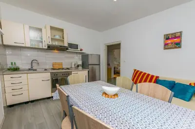 Kuhinja ili čajna kuhinja u objektu Apartments KK