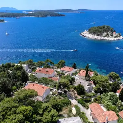 Rinada - ZF Hvar