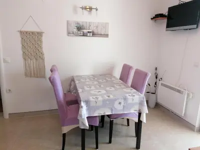 TV i/ili zabavni centar u objektu Lovely 2-bedroom apartment Lavender
