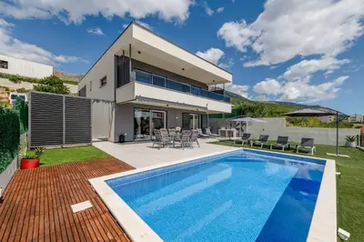 Bazen u objektu Villa La Vie - Podstrana ili u blizini