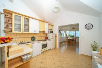 Kuhinja ili čajna kuhinja u objektu Adriatic Sea View Penthouse Apartment with parking - 5 min walk to coast