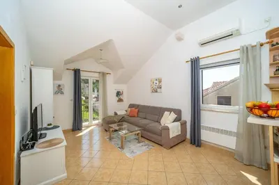 TV i/ili zabavni centar u objektu Adriatic Sea View Penthouse Apartment with parking - 5 min walk to coast