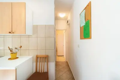 Kuhinja ili čajna kuhinja u objektu Cozy 1 bedroom apt/terrace/garden