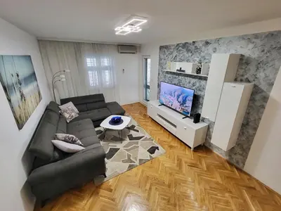 TV i/ili zabavni centar u objektu Apartman Omiška stina