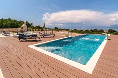 Bazen u objektu Villa Celeste ili u blizini