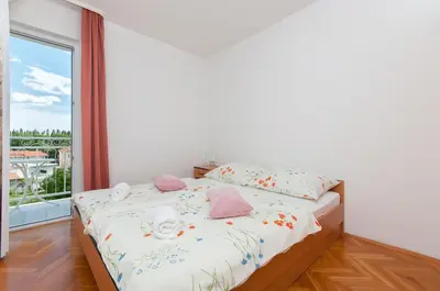 Krevet ili kreveti u jedinici u objektu Apartments Rubic Omis- 230m from sandy beach