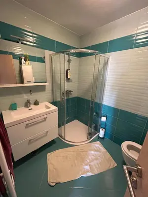 Kupaonica u objektu Spacious apartment in Makarska Maria