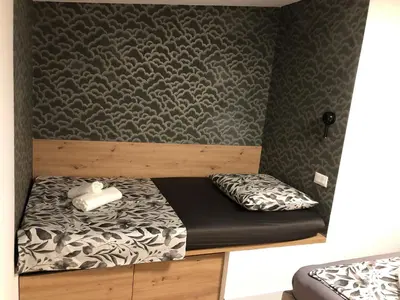 Krevet ili kreveti u jedinici u objektu Omis apartment with balcony - near beach and town center