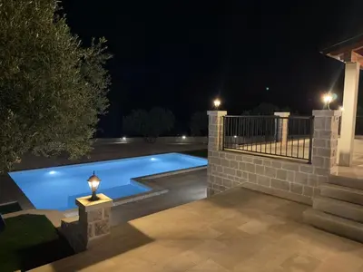 Bazen u objektu Villa Maginja ili u blizini