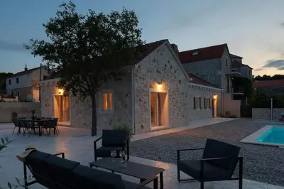 Bazen u objektu Villa Olim Civitas ili u blizini