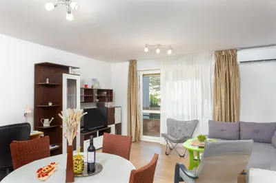 TV i/ili zabavni centar u objektu Apartman Oaza