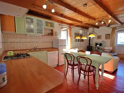 Kuhinja ili čajna kuhinja u objektu Holiday Home Mirna by Interhome