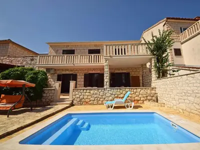 Bazen u objektu Apartment Marija by Interhome ili u blizini