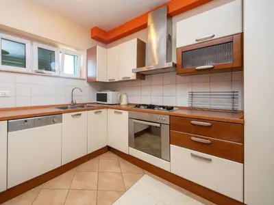 Kuhinja ili čajna kuhinja u objektu Apartment Matko by Interhome