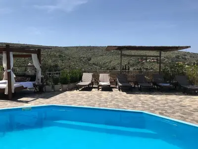 Bazen u objektu Villa Monica ili u blizini