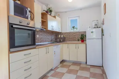 Kuhinja ili čajna kuhinja u objektu Holiday Home Antonija
