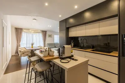 Kuhinja ili čajna kuhinja u objektu Stunning seaview,spacious chic family oasis Loani