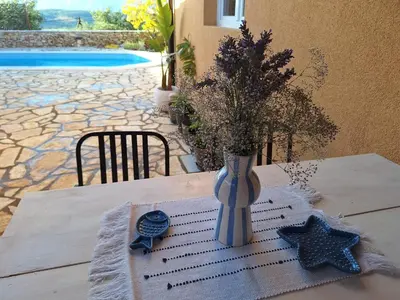 Bazen u objektu Holiday house 