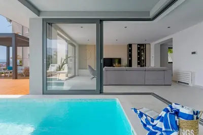 Bazen u objektu Seaview Villa Calma with Jacuzzi, Media room ili u blizini