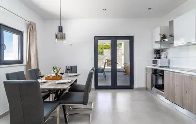 Kuhinja ili čajna kuhinja u objektu Pet Friendly Home In Stanici