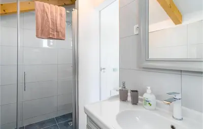 Kupaonica u objektu Pet Friendly Home In Stanici
