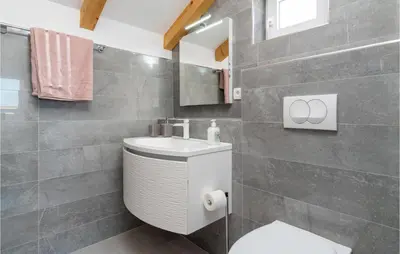 Kupaonica u objektu Pet Friendly Home In Stanici