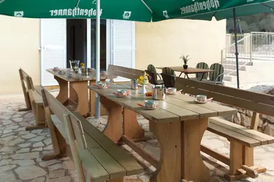 Restoran ili neka druga zalogajnica u objektu Villa Ivas