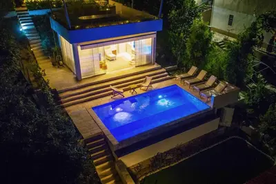 Bazen u objektu Villa Le View ili u blizini