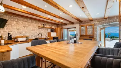 Kuhinja ili čajna kuhinja u objektu Luxurious retreat in Jesenice