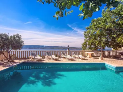 Bazen u objektu Holiday Home Villa Jolie Amazing Stone by Interhome ili u blizini