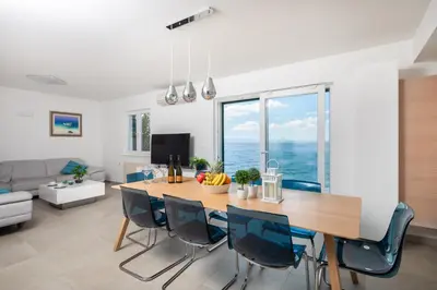 TV i/ili zabavni centar u objektu Epetium Beach Villa