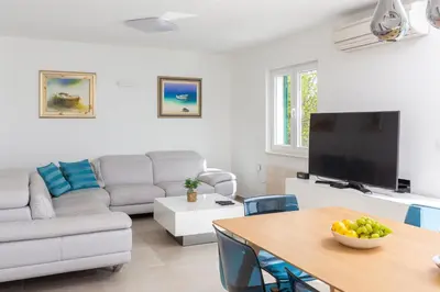 TV i/ili zabavni centar u objektu Epetium Beach Villa