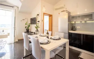 TV i/ili zabavni centar u objektu Two-Bedroom Apartment Selca With Sea View 04