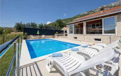 Bazen u objektu Lovely Home In Dubrava With Sauna ili u blizini
